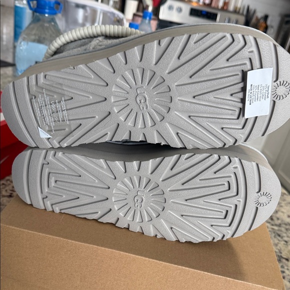 UGG Women's Cozy Gray and Cream Platform Slippers - Picture 5 of 6